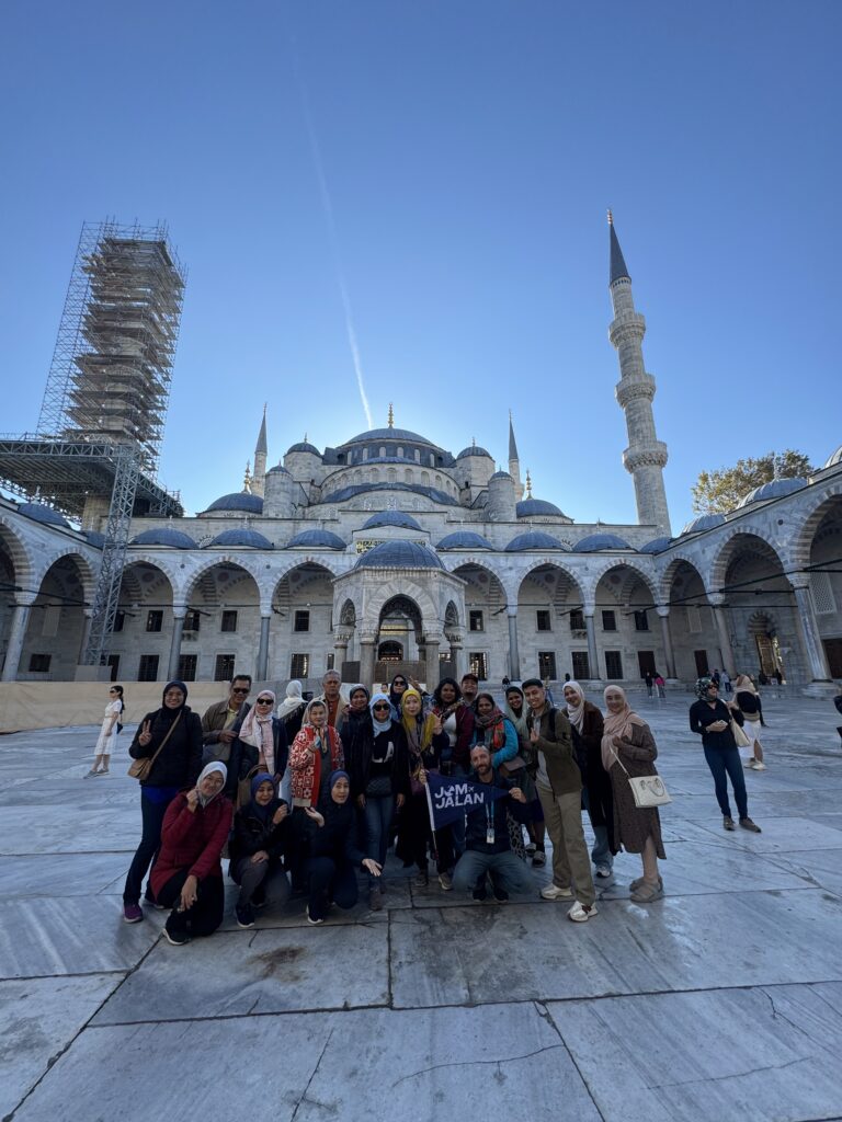 Masjid Biru Istanbul – Mercu tanda Islam yang ikonik dalam pakej percutian Muslim Tripfez ke Turkiye