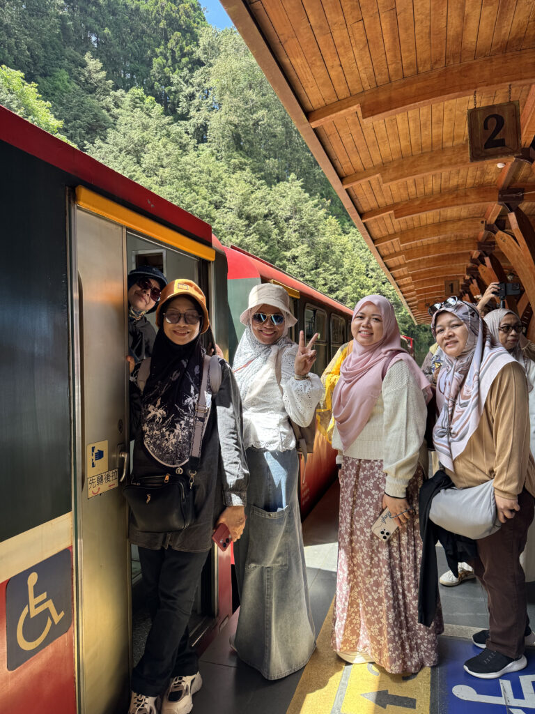 Pemandangan Indah Alishan – Keindahan gunung berkabus dalam pakej Taiwan Muslim Tripfez