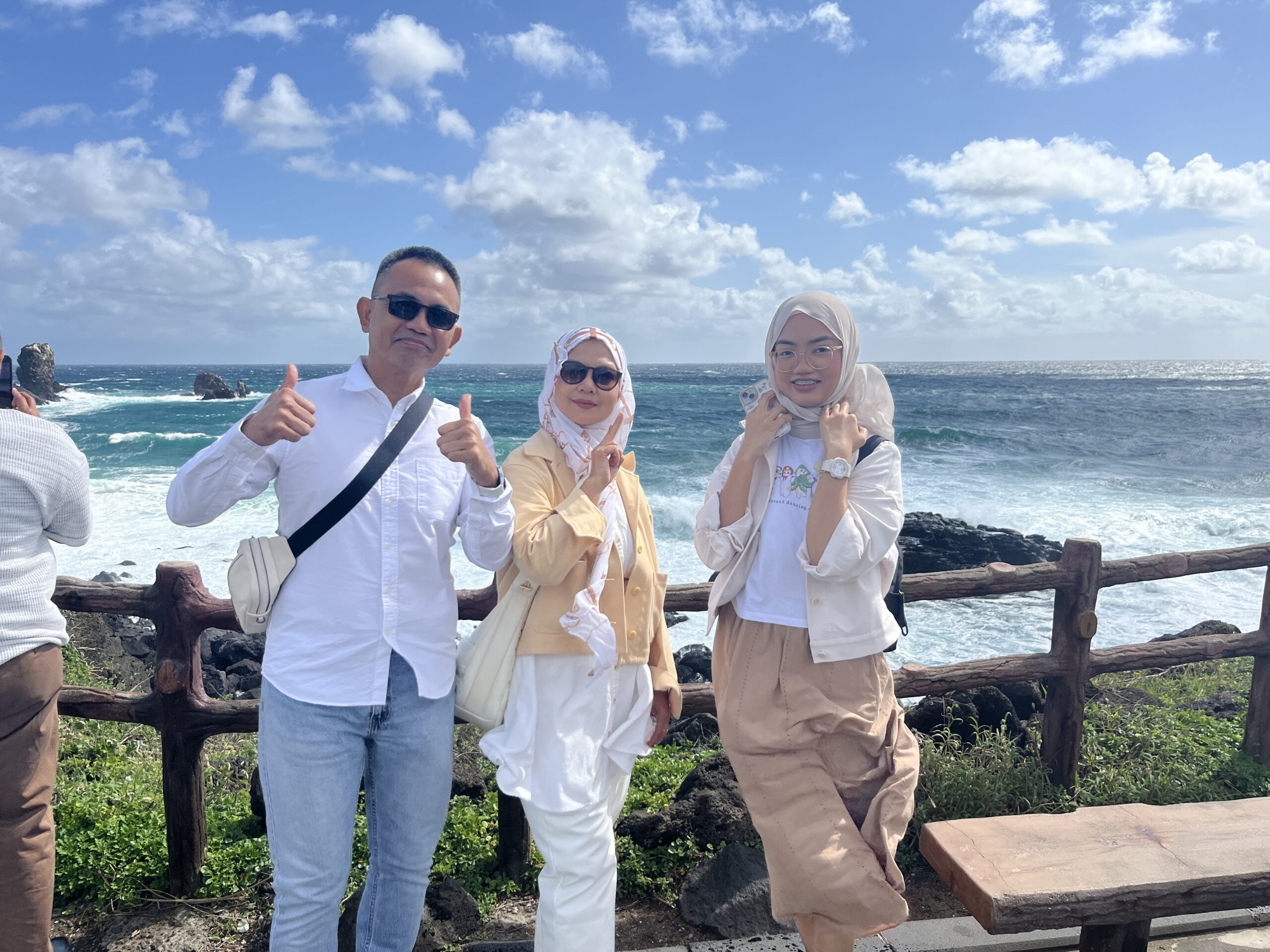 Seopjikoji Hill – Bukit indah tepi laut Jeju dalam pakej Seoul Jeju Tripfez Muslim-friendly