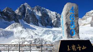 Pemandangan salji Yulong Snow Mountain dalam pakej Yunnan mesra Muslim Tripfez