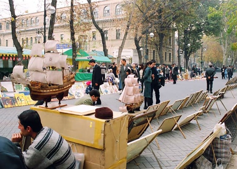 Broadway Street Tashkent, lokasi bergambar & santai dalam pakej bersama Tripfez