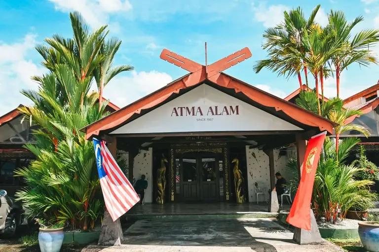 Atma Alam Batik Art Village di Langkawi dengan seni batik tempatan