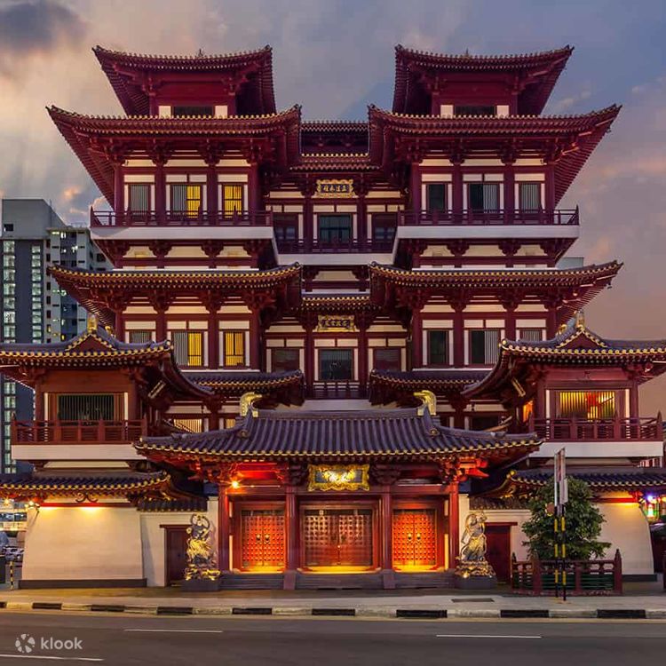 Chinatown & Kuil Cina Kuching Tour Matta Fair 2025 Tripfez