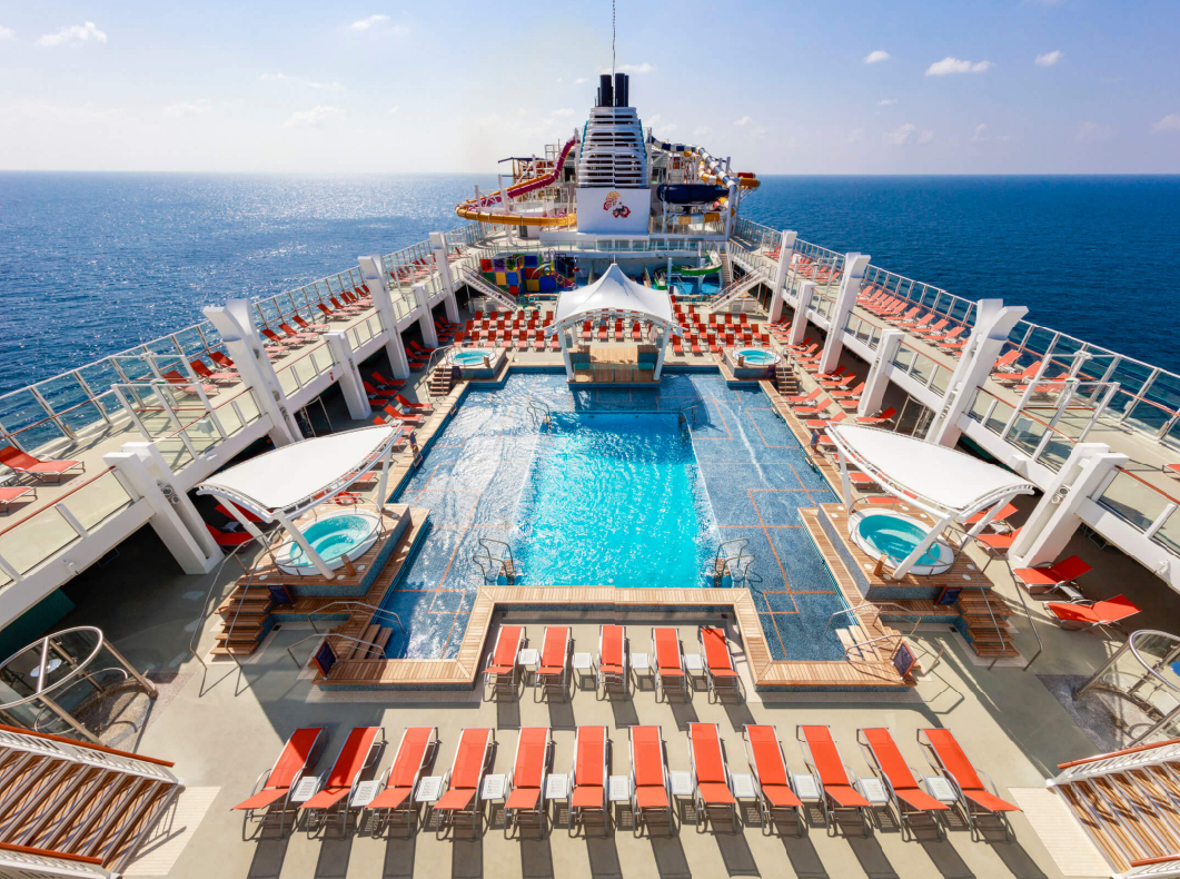 Sun Deck Genting Dream Cruise dengan pemandangan laut terbuka